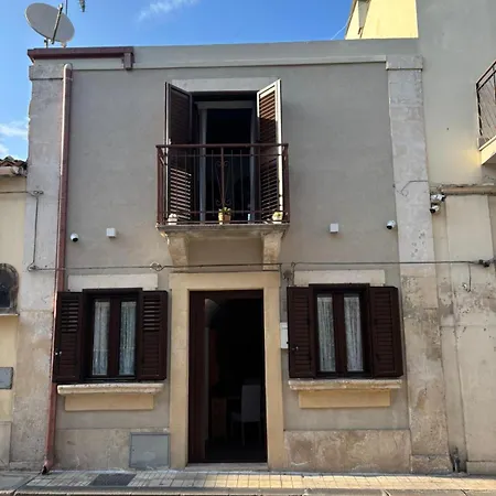 Al Dammusino Feriehus Noto